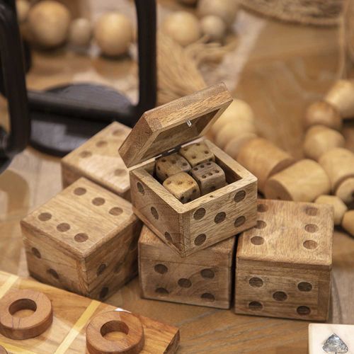 Juego dados en madera