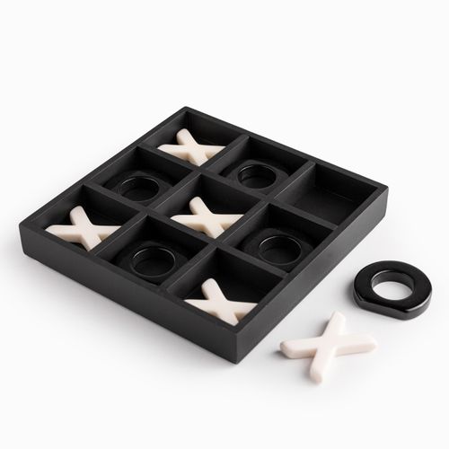 Juego tres en raya blanco y negro